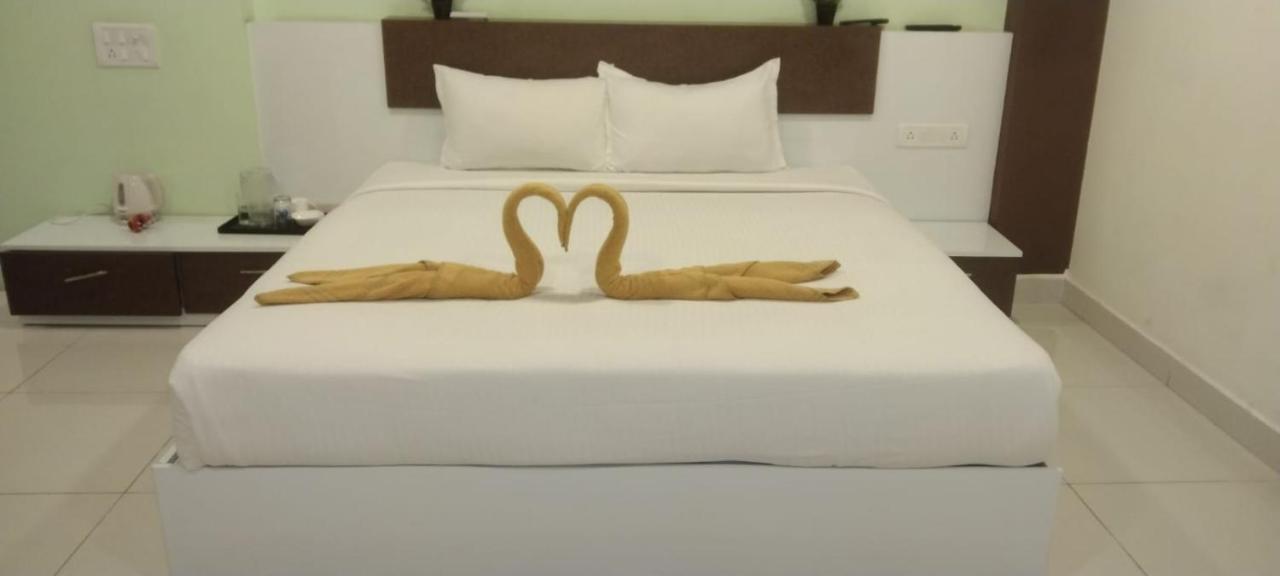 Skm Regency Hotel Csennai Kültér fotó